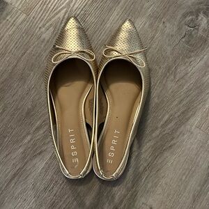 Pointed gold dress shoes